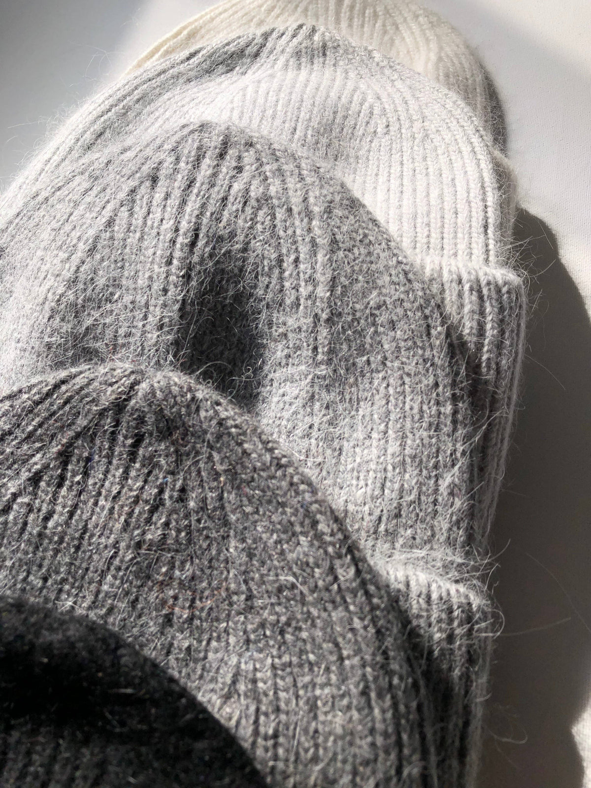 ROYAL ANGORA BEANIE: Light Grey