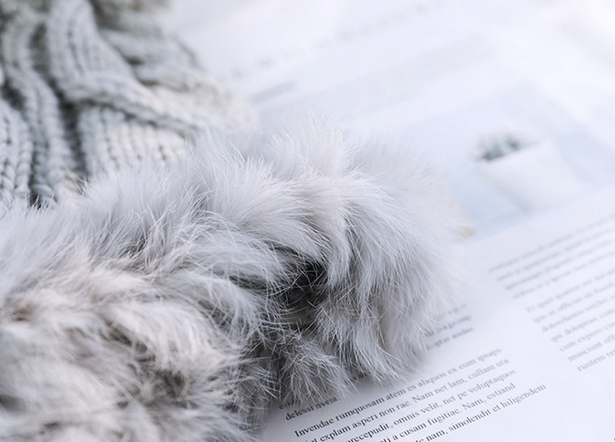 Faux Fur Pom Pom- Ivory