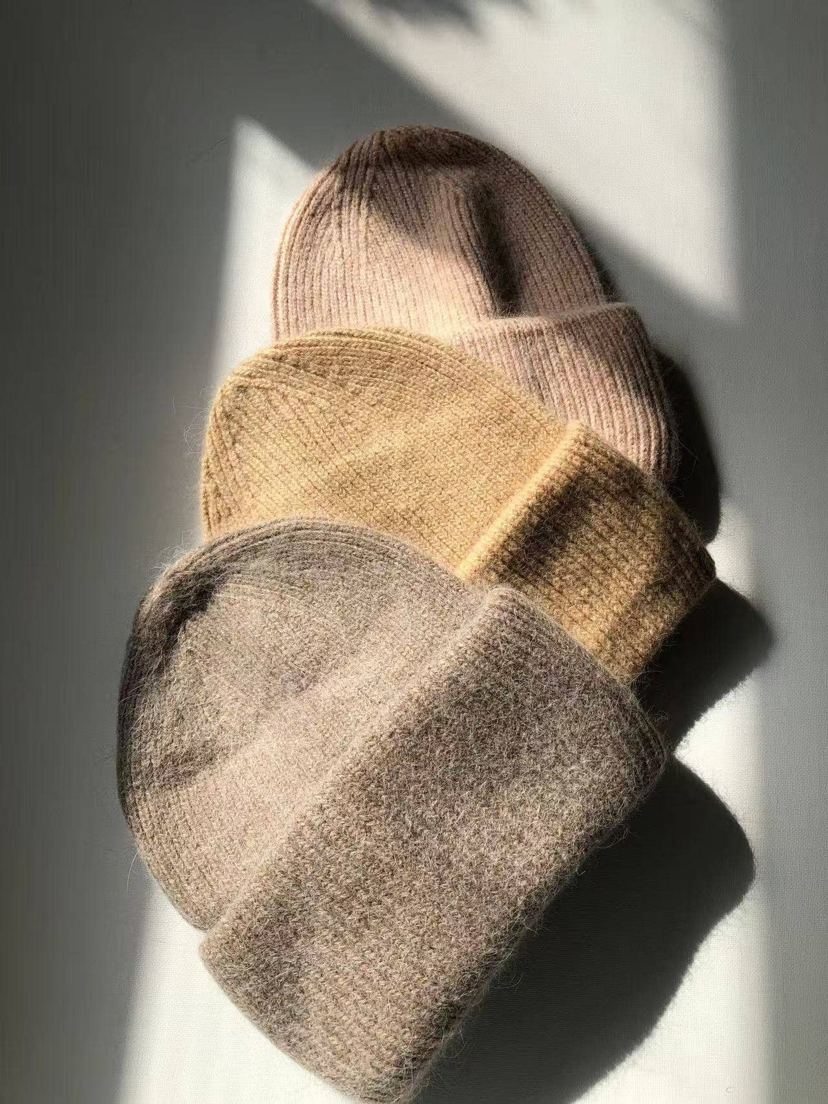 ROYAL ANGORA BEANIE: Camel