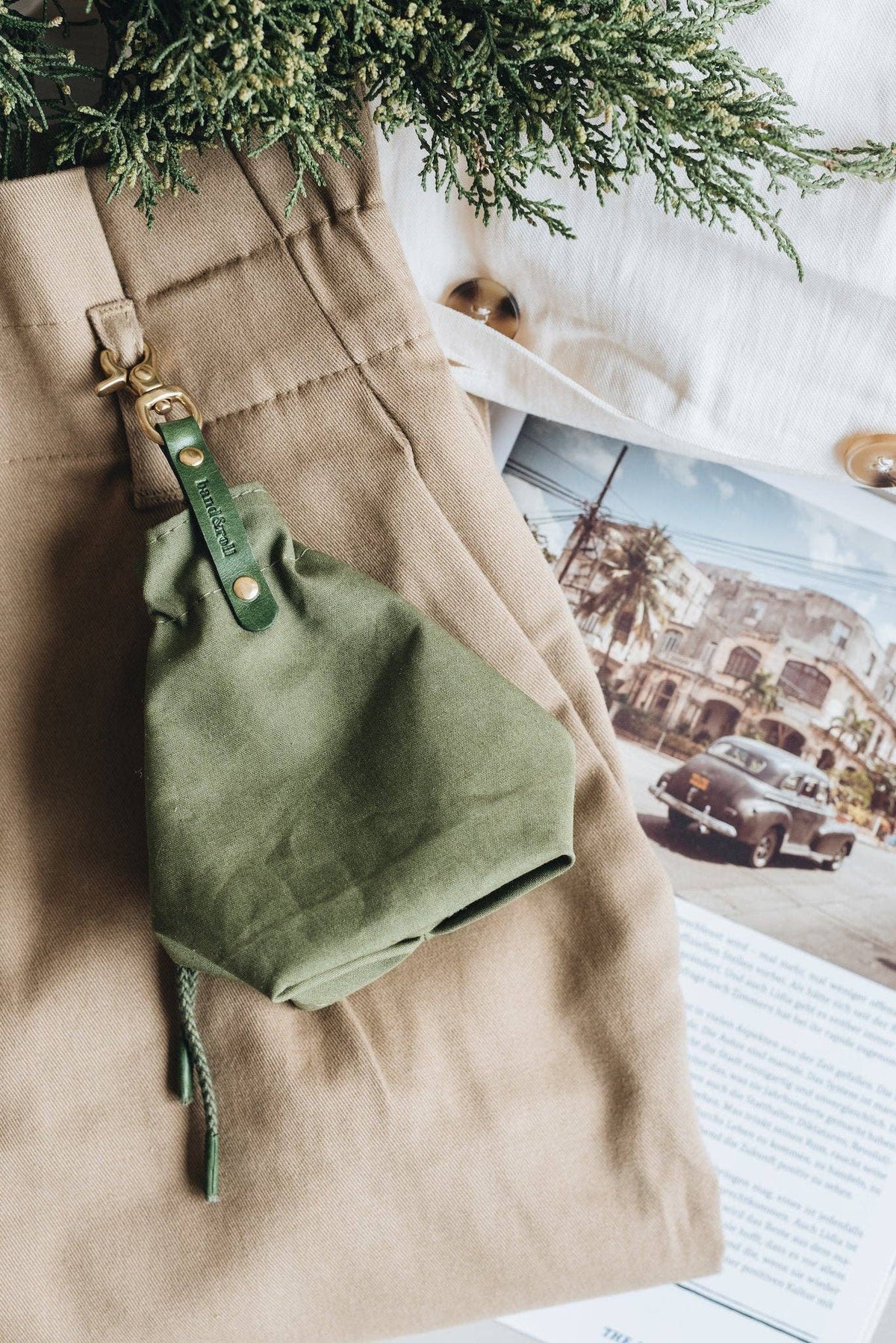 DOG TREAT BAG. YORK: Yellow / Tan
