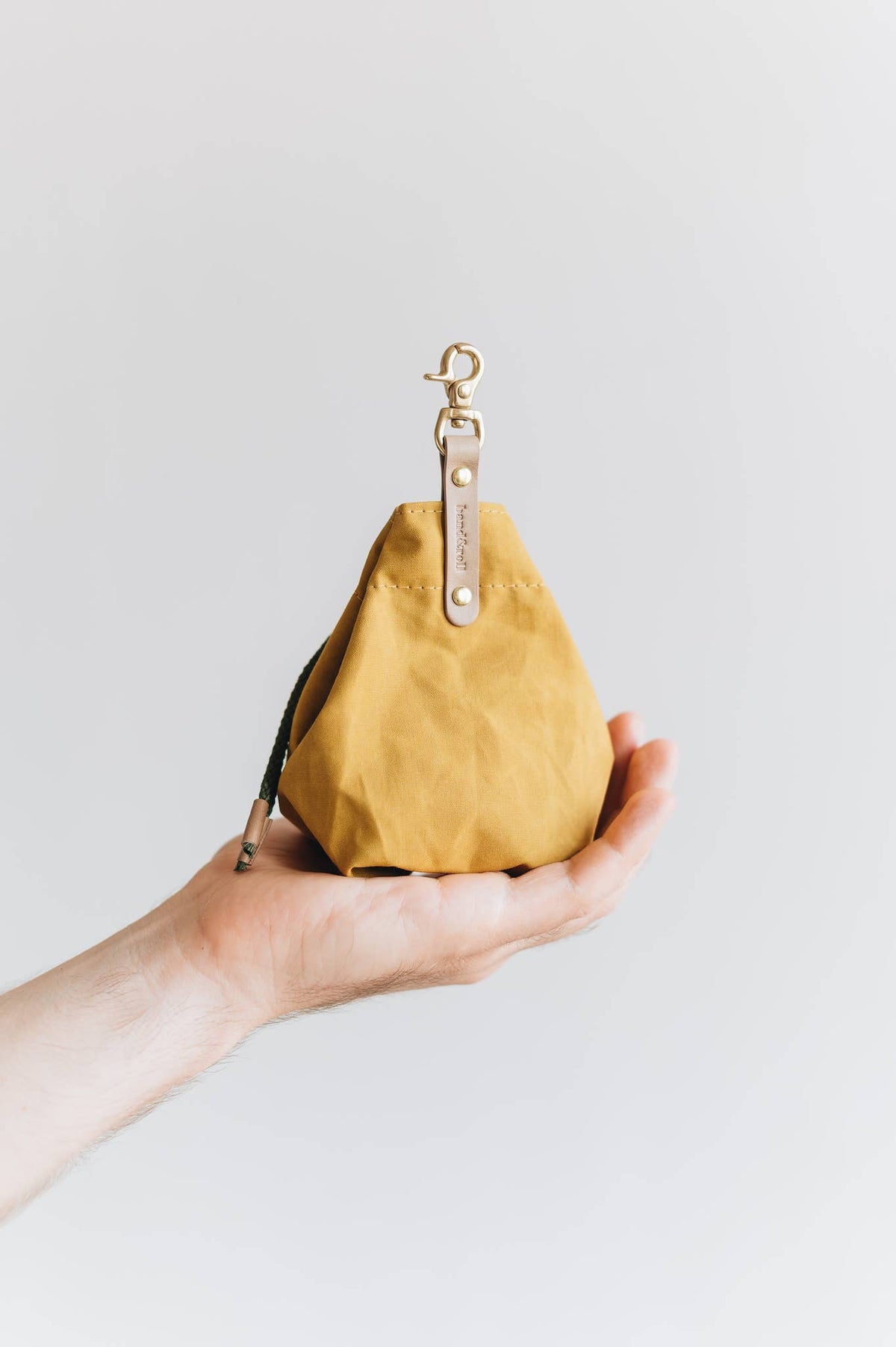 DOG TREAT BAG. YORK: Yellow / Tan