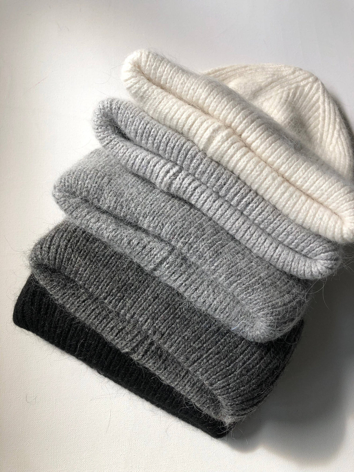 ROYAL ANGORA BEANIE: Light Grey