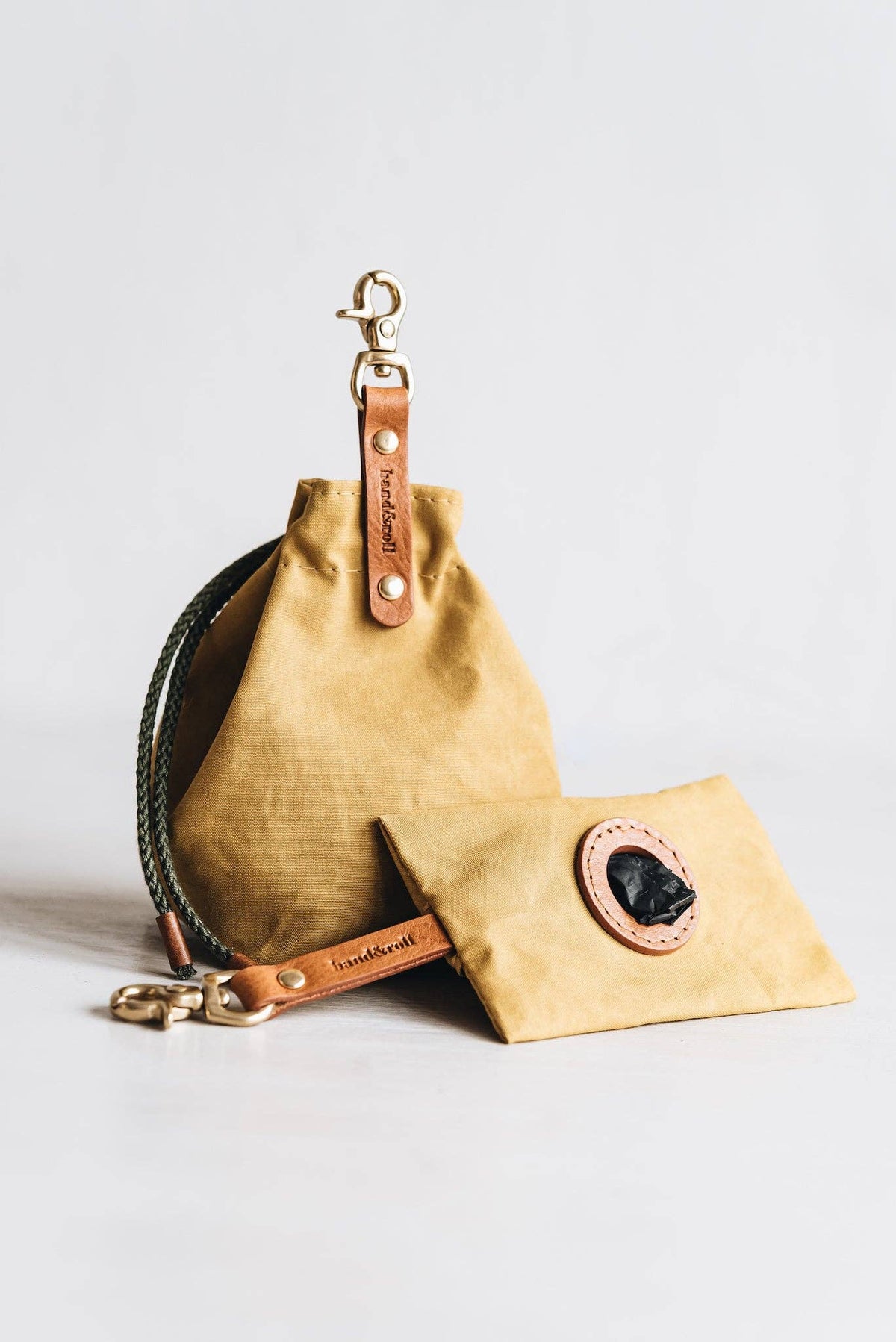 DOG TREAT BAG. YORK: Yellow / Tan