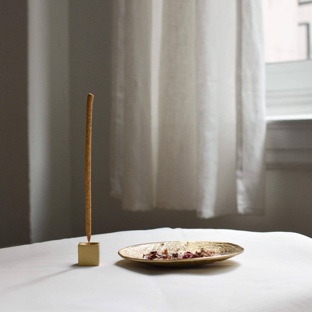 Luna Brass Plate