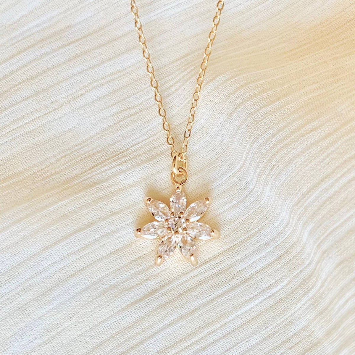 CRYSTAL FLOWER NECKLACE
