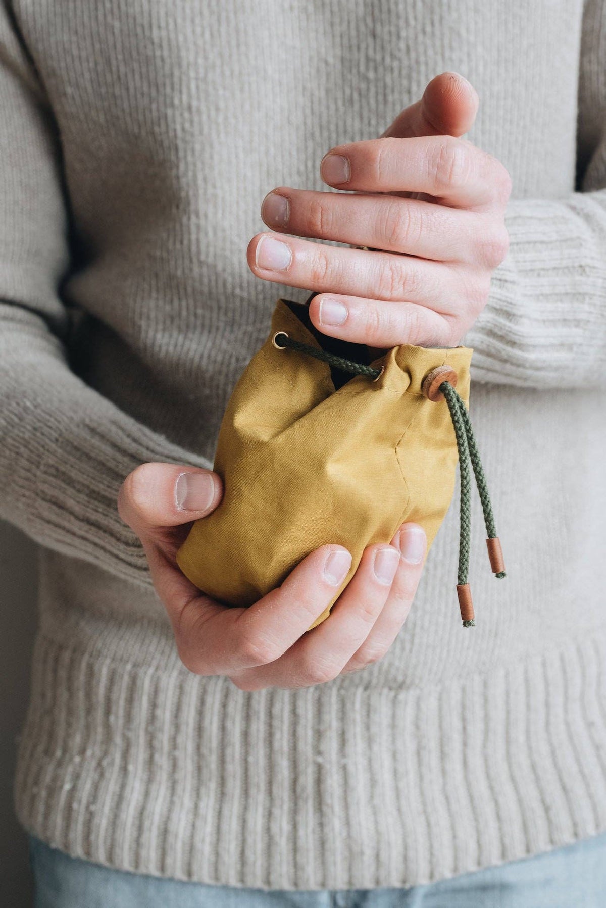 DOG TREAT BAG. YORK: Yellow / Tan