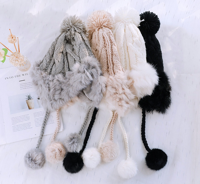 Faux Fur Pom Pom- Ivory
