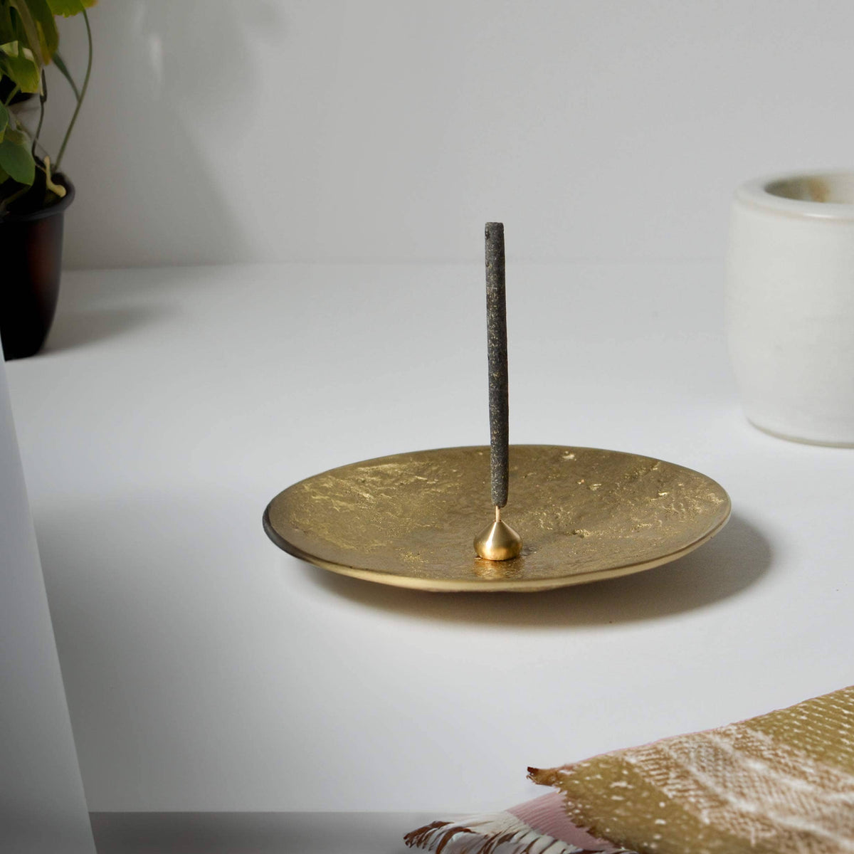 Luna Brass Plate