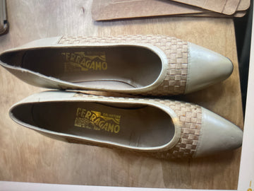 HC-202 Vintage Ferragamo Pumps