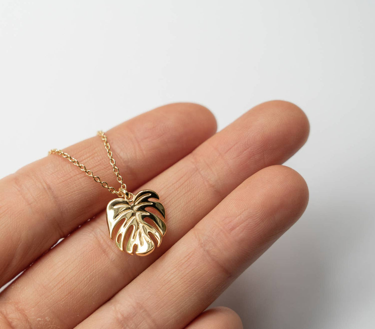 Monstera Deliciosa Necklace Gold & White Gold: White Gold Plated