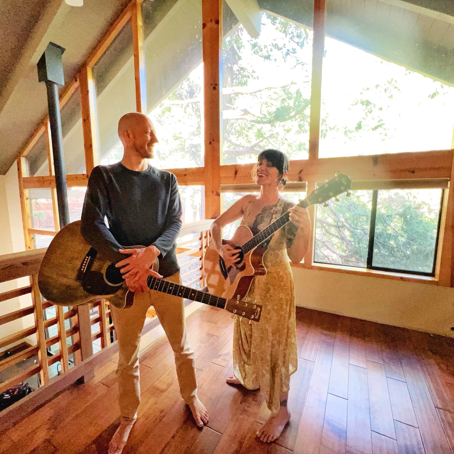 ROSE & BONES PERFORMS "UNPLUGGED" 12/02/23