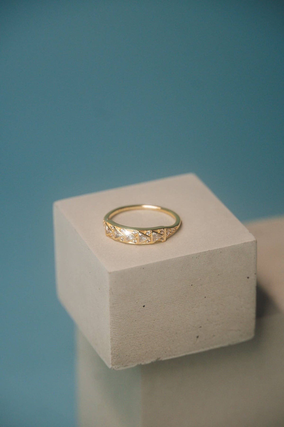 Golden Pyramid Band Ring
: 6