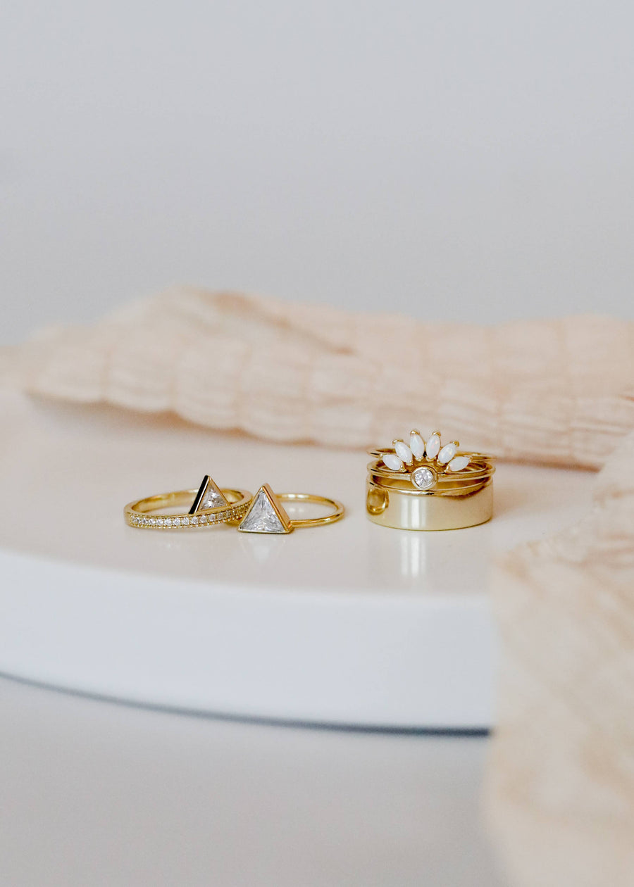 Gold & Opal Crown Ring Size: 7