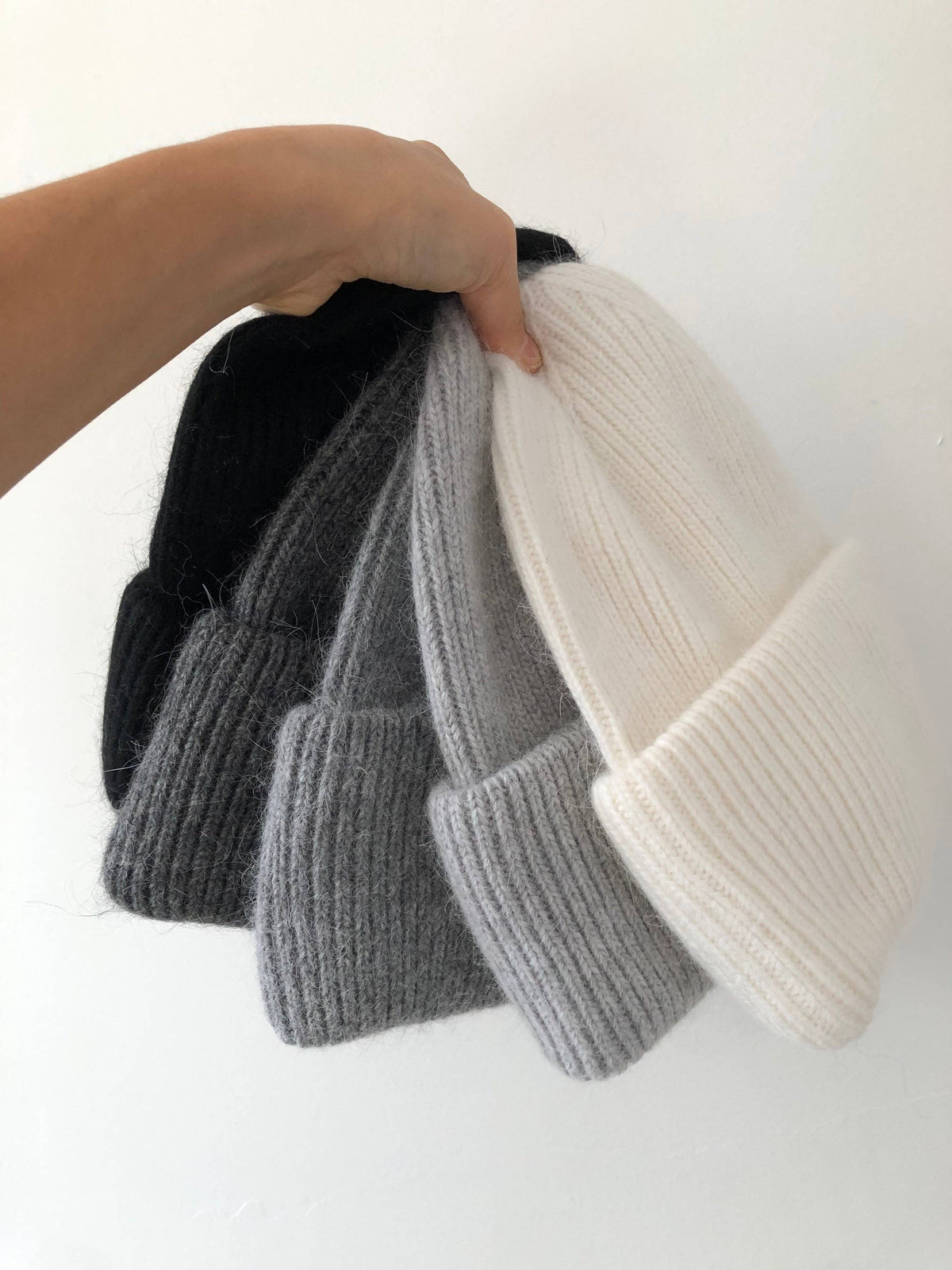 ROYAL ANGORA BEANIE: Light Grey
