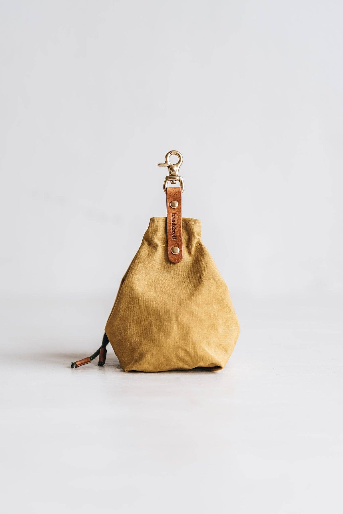 DOG TREAT BAG. YORK: Yellow / Tan